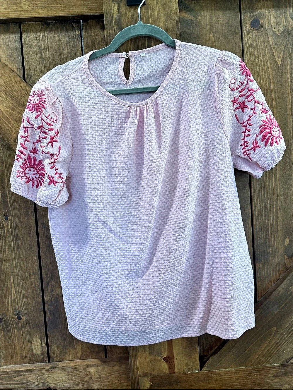 Embroidered Short Sleeve Blouse in Pink Size Large